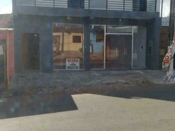 Inmueble mixto en venta en Lambaré | Salón comercial y 3 departamentos