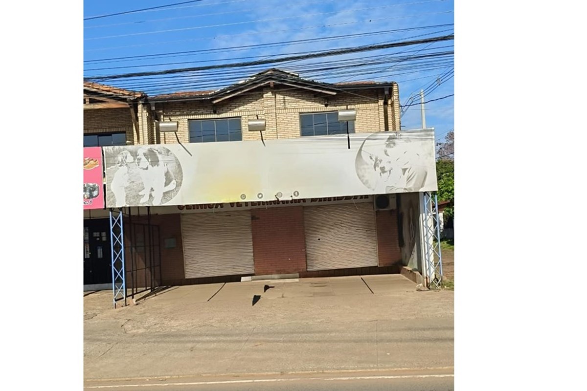 Espaço comercial com 2 apartamentos à venda em Reducto