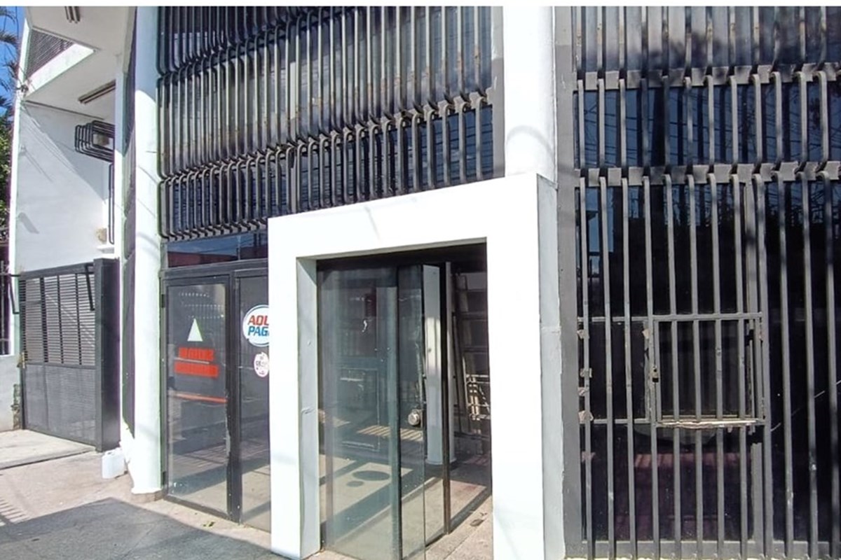 Local comercial para alugar com mezanino na Acceso Sur