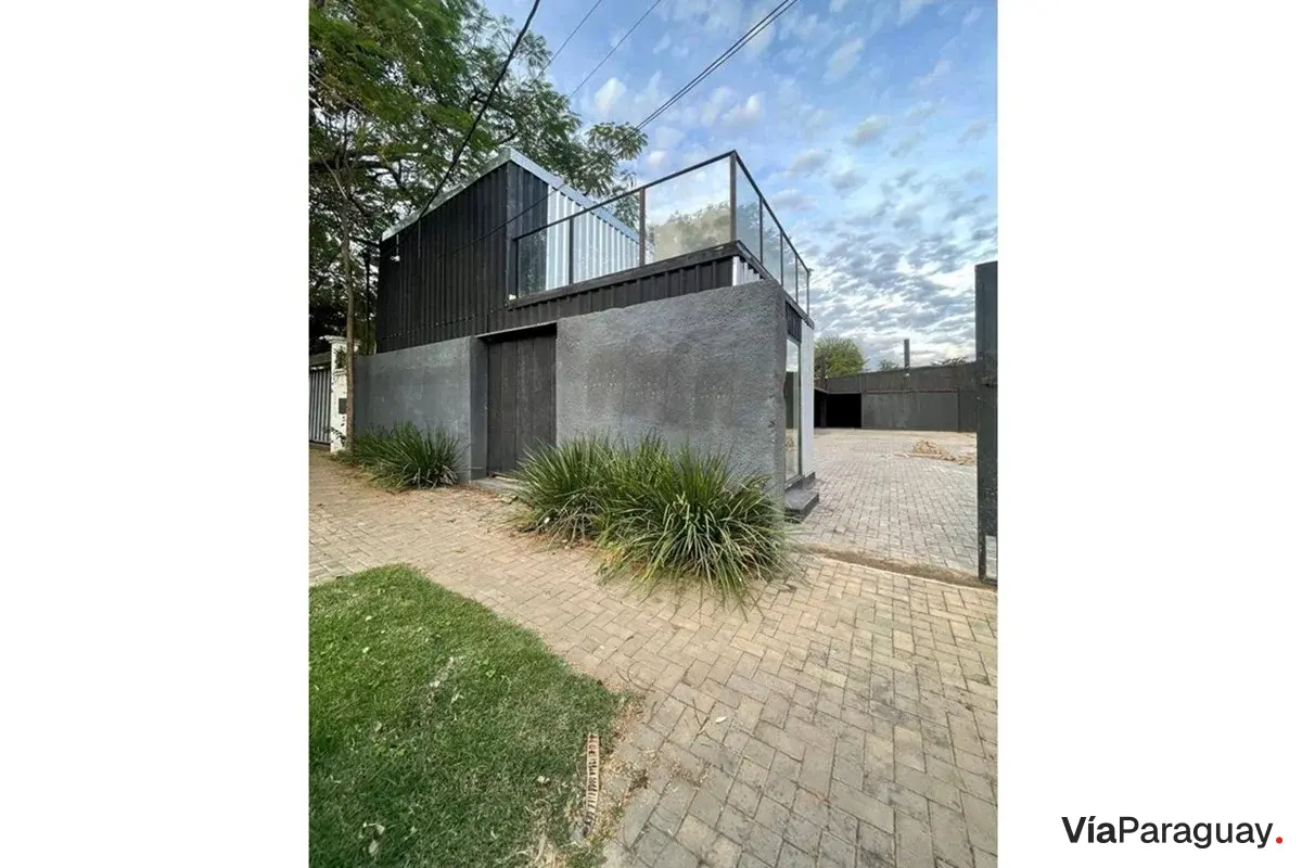 Espaço comercial para alugar com escritórios e depósito em Los Laureles