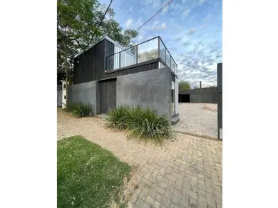 Espaço comercial para alugar com escritórios e depósito em Los Laureles