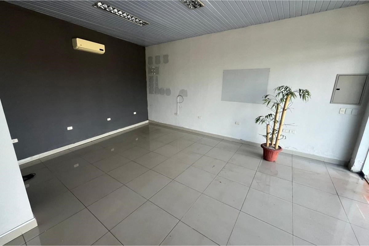 Loja comercial para alugar em Laurelty, Luque