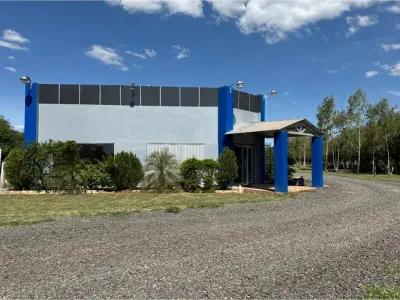 Local comercial en venta con vivienda en Loma Plata