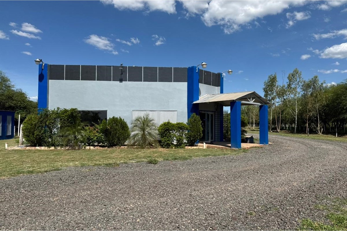 Local comercial en venta con vivienda en Loma Plata
