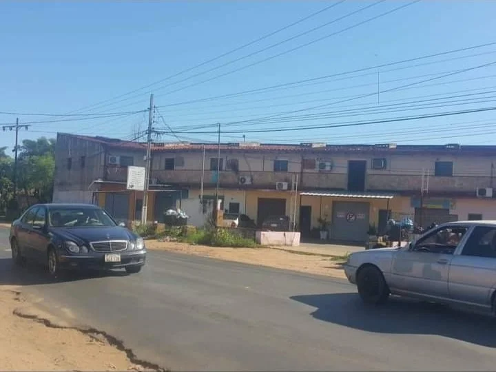 Espaço Comercial e Residência na Av. del Rosario, Luque