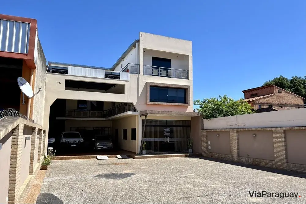 Local / showroom à venda com apartamentos em Fátima, San Lorenzo