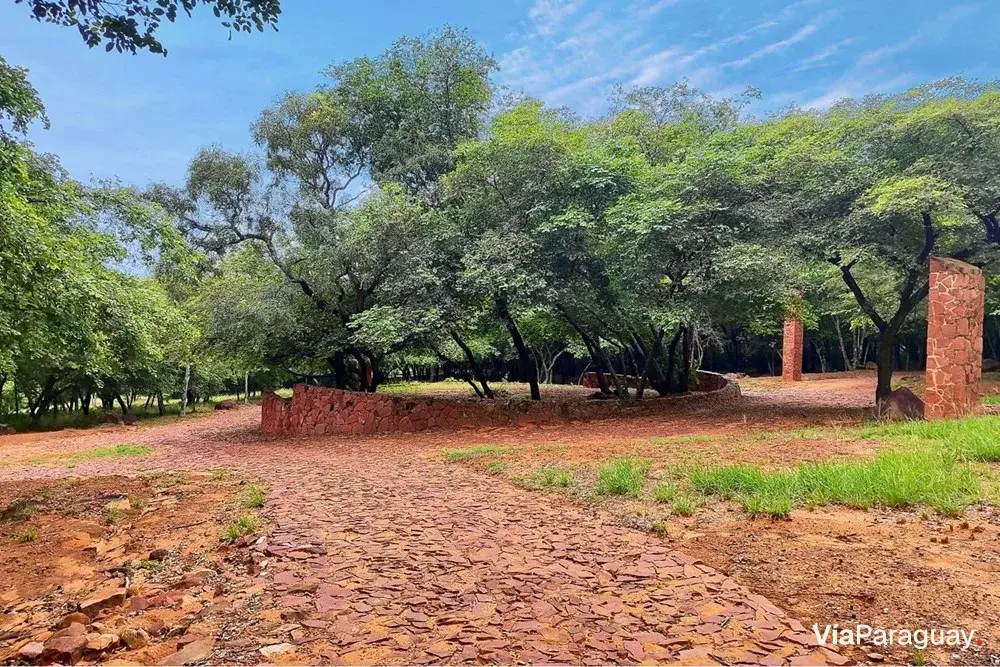 Lote à venda em condomínio fechado em Ypacaraí