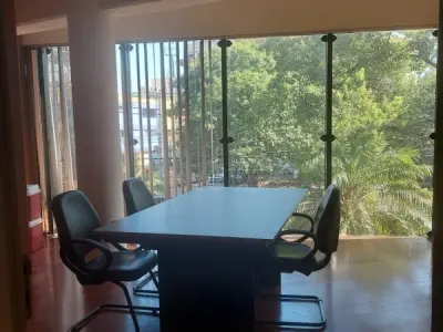 Oficina amoblada en alquiler sobre Av. Boggiani, Asunción – 210 m²