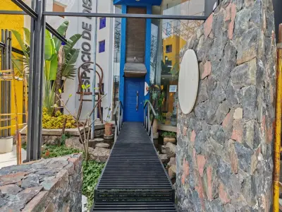Oficina amoblada de 200 m² en alquiler en Avda. Artigas