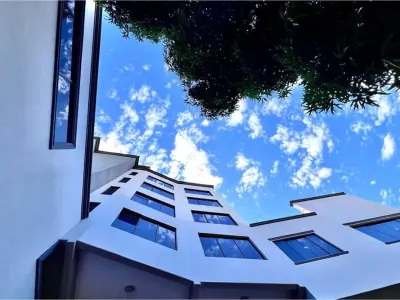 Escritório corporativo para alugar em Luque, prédio novo