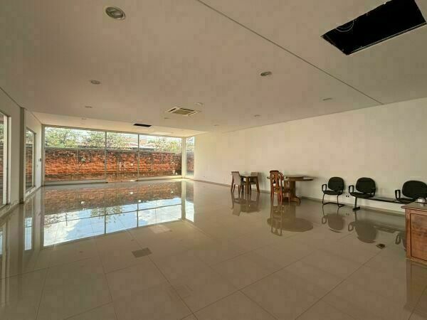 Oficina corporativa o salón comercial en alquiler – Ciudad del Este