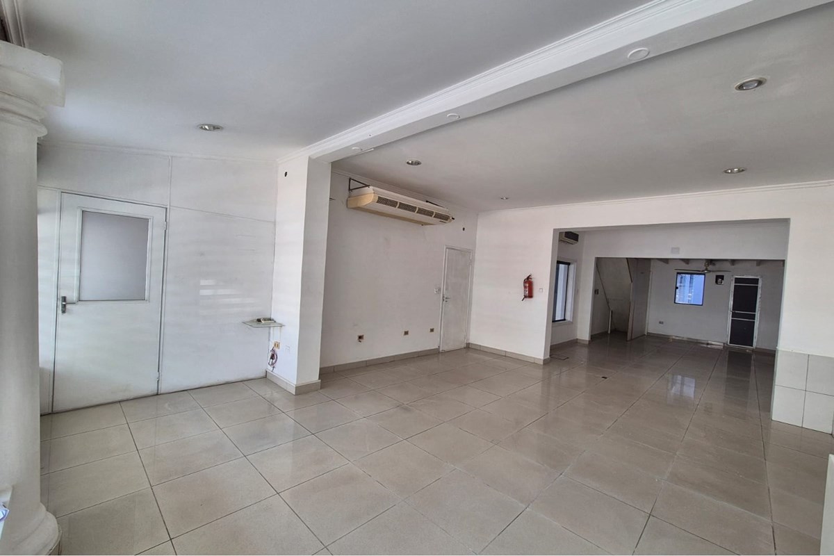 Office for rent in Mburicaó, Asunción
