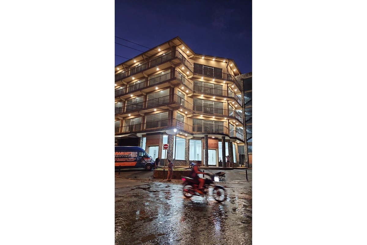 Térreo de edifício corporativo novo para alugar, Villa Elisa