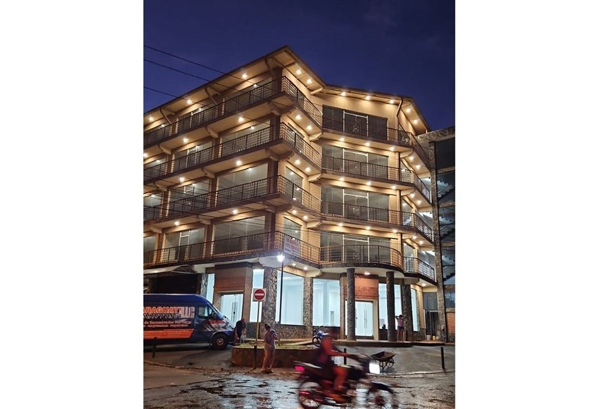 Primeiro andar de edifício corporativo para alugar em Villa Elisa