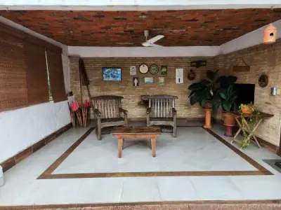 Amplo imóvel à venda em Ypané — 2 casas e salões comerciais