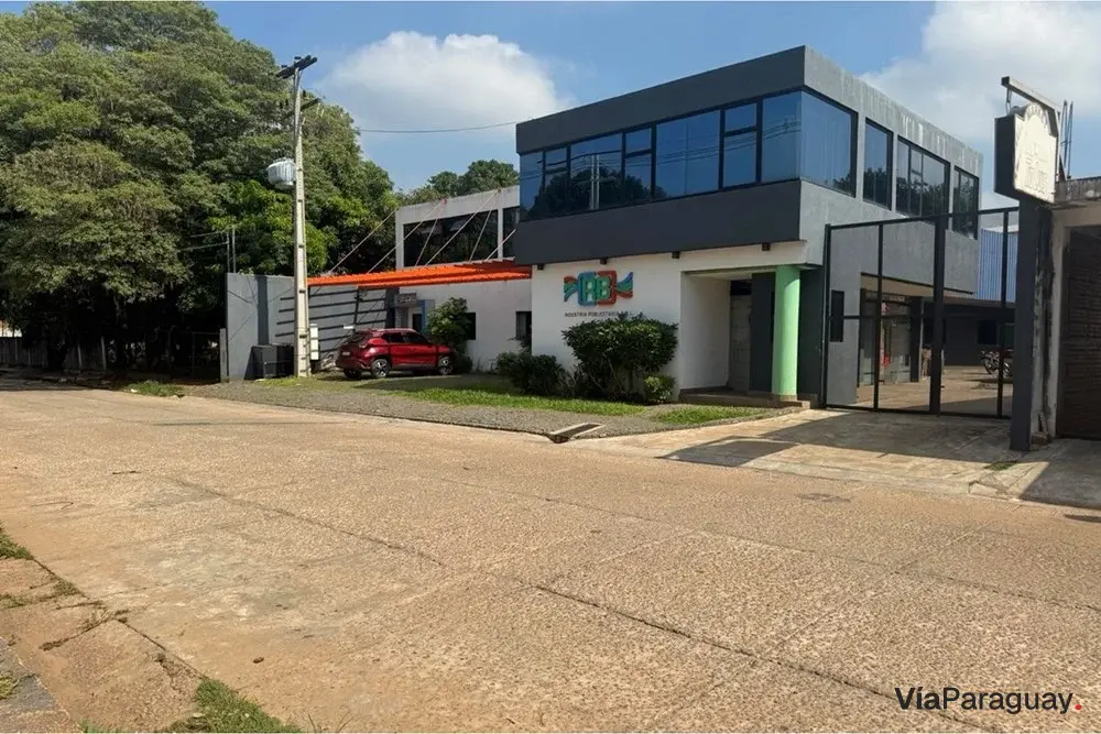 Propiedad comercial e industrial en venta en Limpio