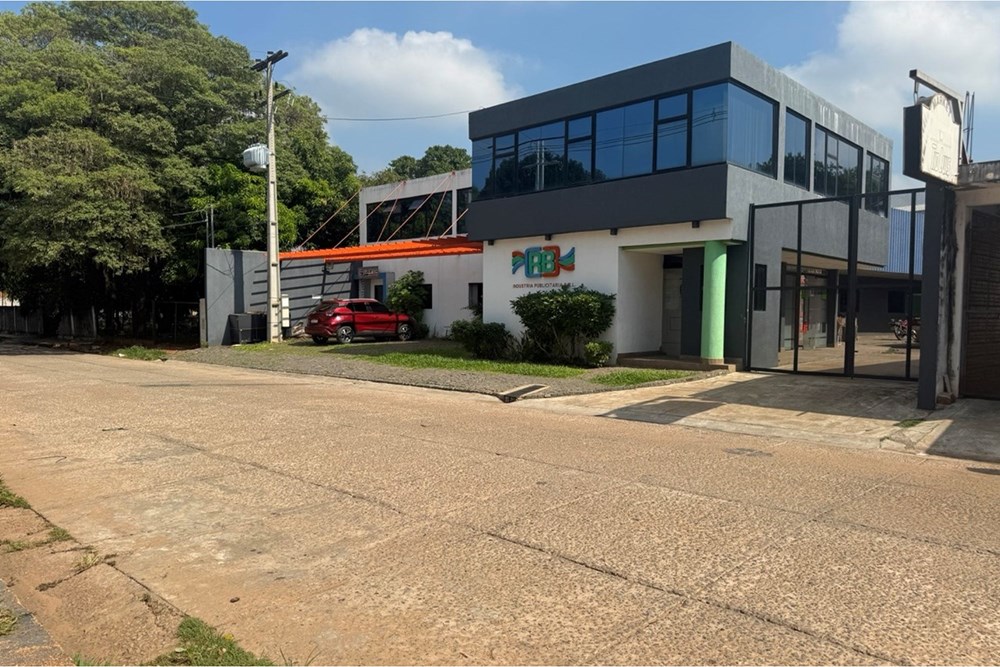 Propiedad comercial e industrial en venta en Limpio