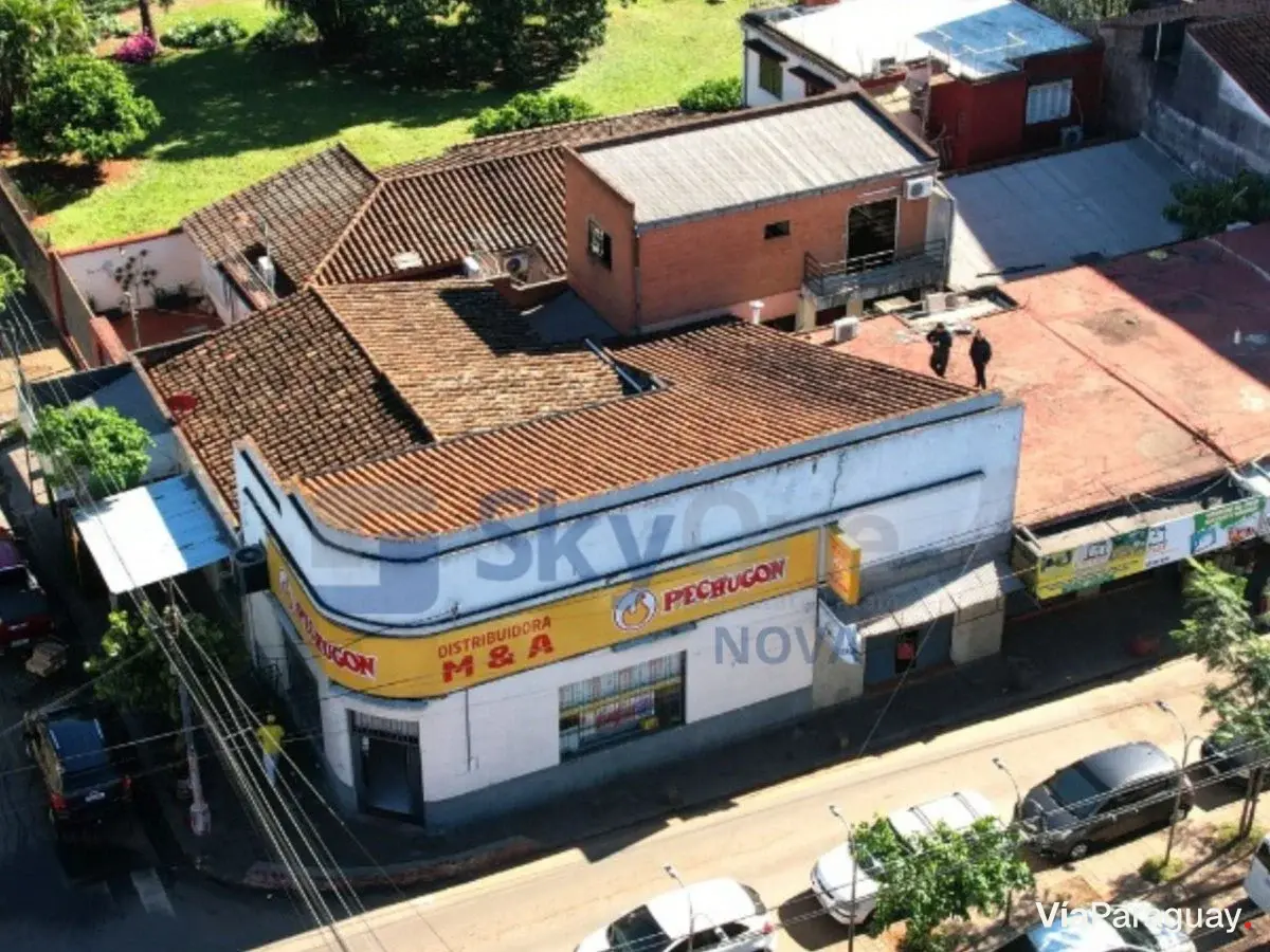 Propriedade comercial à venda com 11 salas e casa em San Lorenzo
