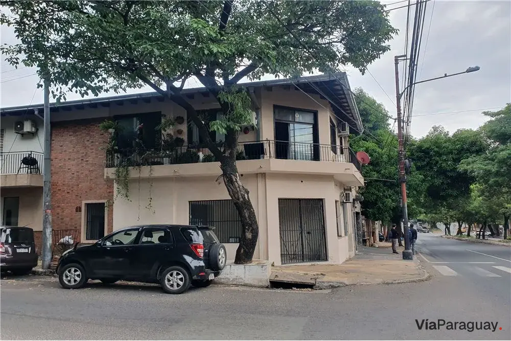 Propriedade comercial à venda com 3 apartamentos e 4 salões