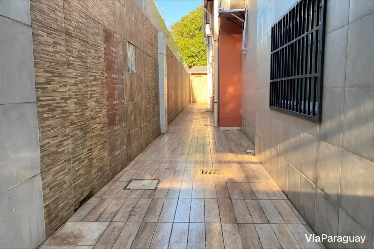 Propriedade comercial à venda com depósito em Pettirossi