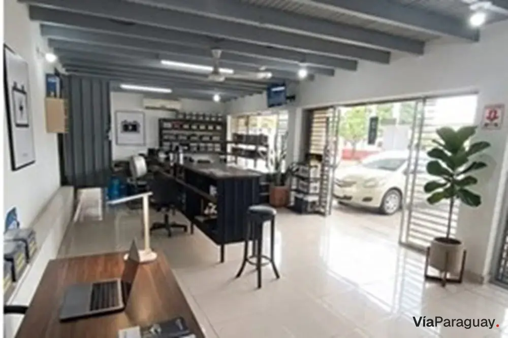 Commercial property for sale on Avda. La Victoria, San Pablo