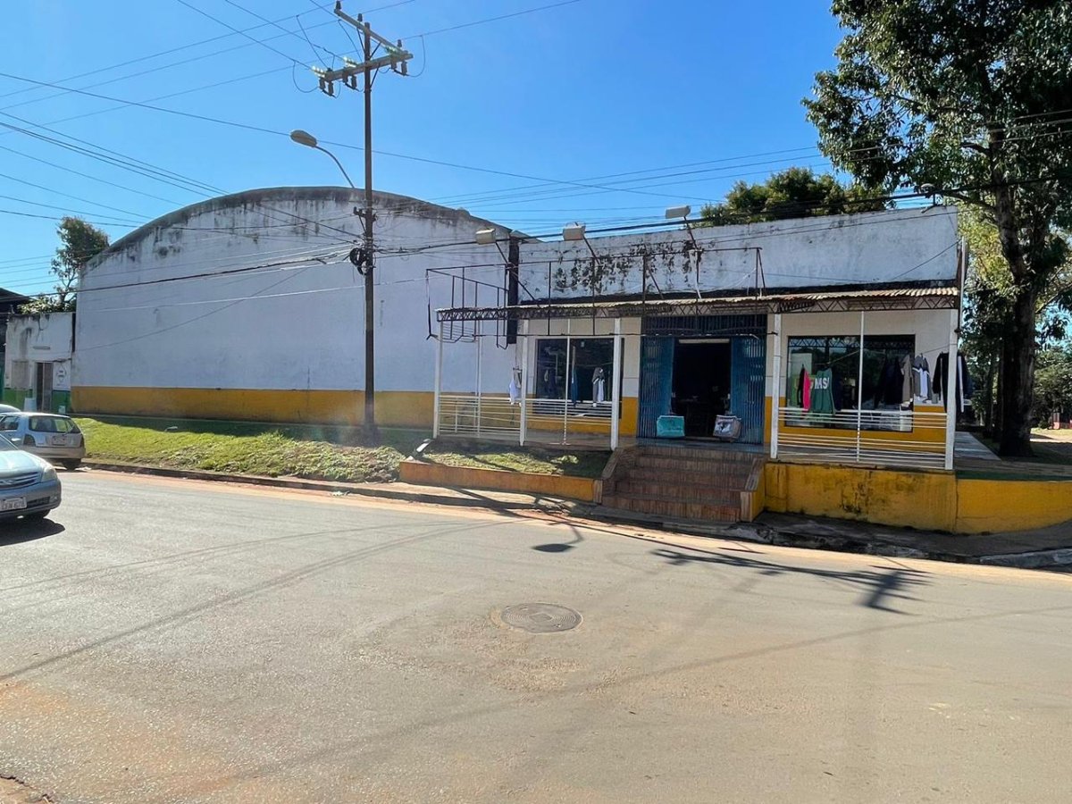 Imóvel Comercial com Depósito e Loja na Rota PY13, Caaguazú