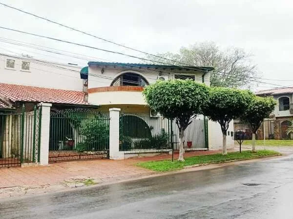 Propriedade para alugar em Fernando de la Mora — casa com galpão de 200 m²
