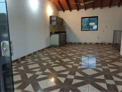 Propriedade à venda com salão comercial e apartamento em San Lorenzo