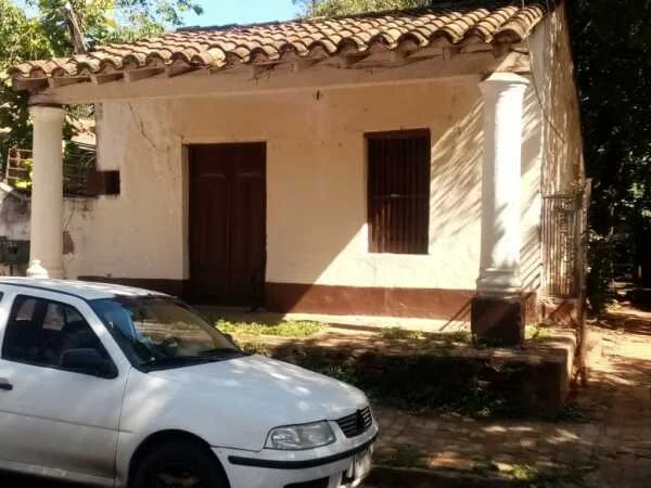 Propriedade à venda no centro de Luque, ideal para uso comercial