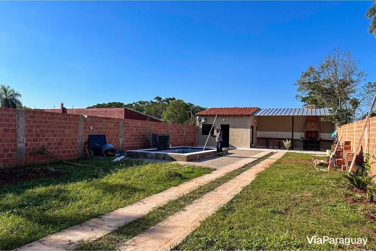 Quinta à venda em Itauguá com piscina e churrasqueira