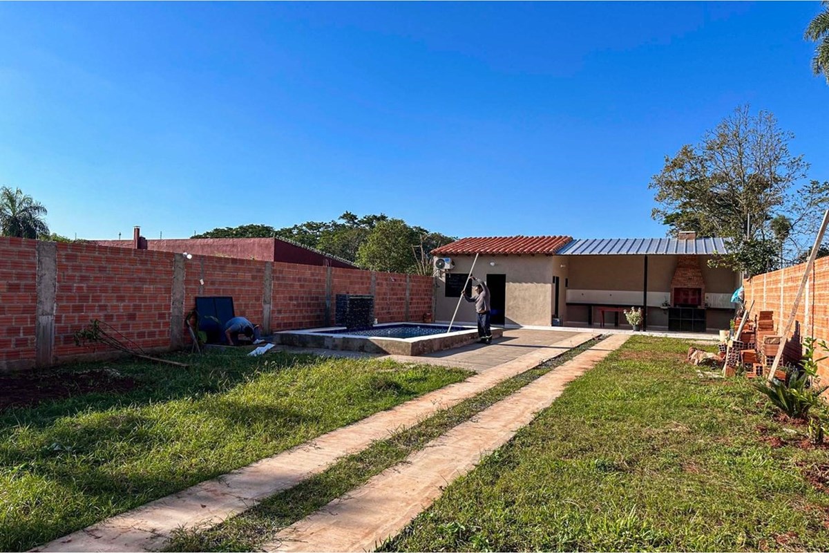 Quinta en venta en Itauguá con piscina y quincho