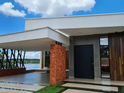 High-End Residence for Sale in Hernandarias — 484 m² Built