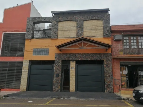 Two-story residence for sale in Barrio Gral. Díaz, Asunción