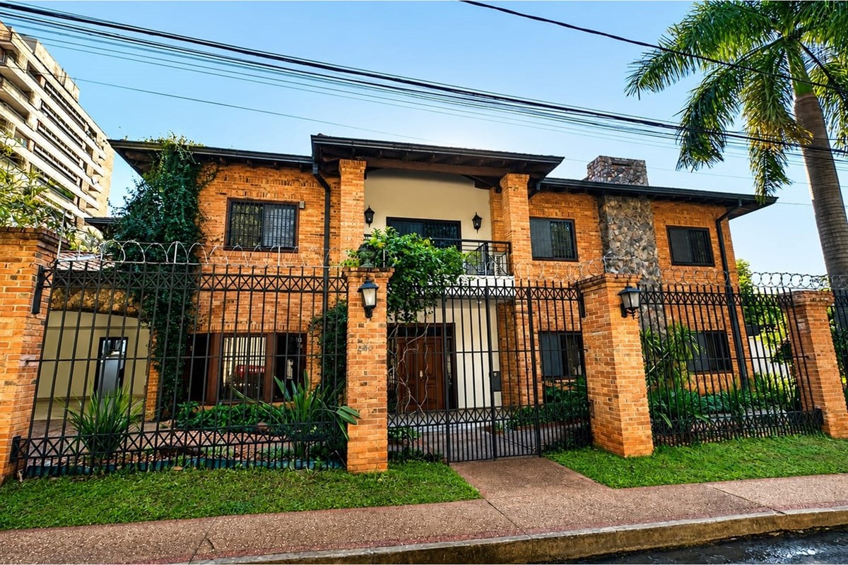 House for rent in Bernardino Caballero, Asunción