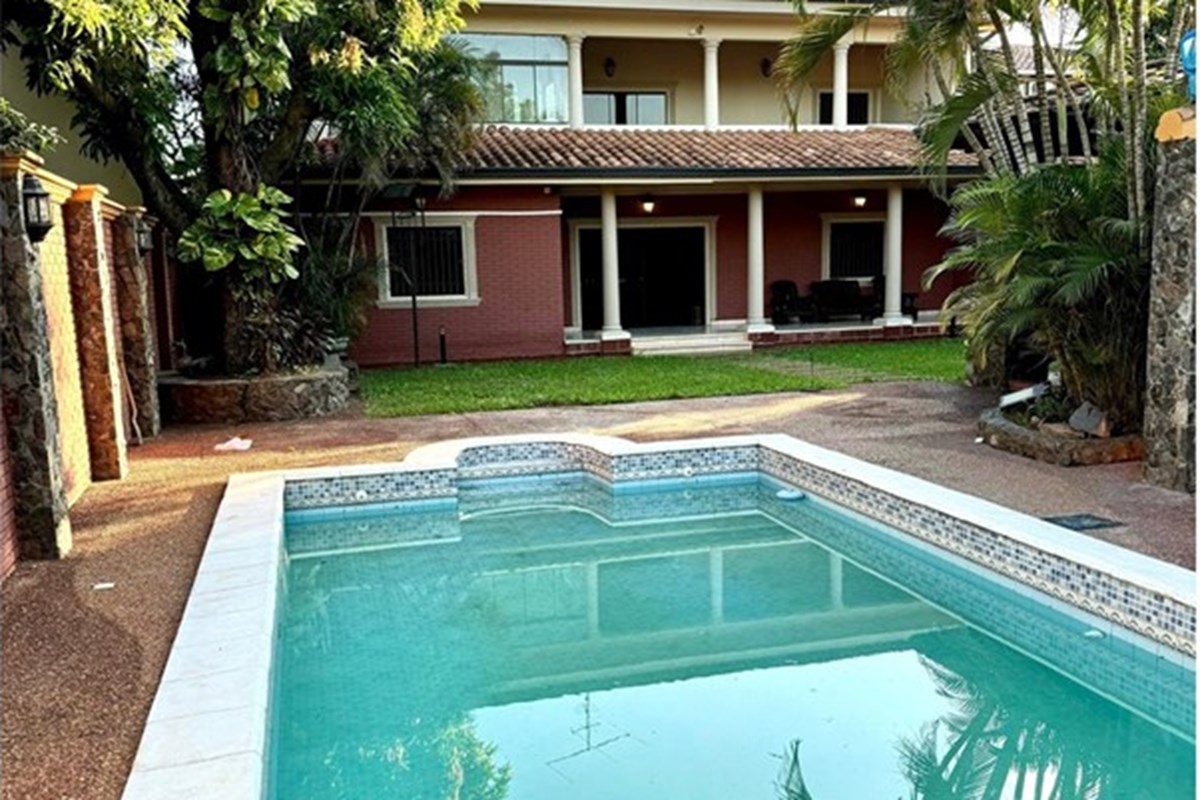 House for rent in Mburicaó, Asunción