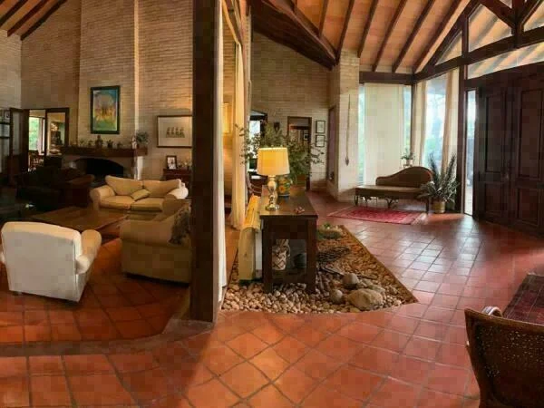 Residence in Gated Community Los Mangos, Lambaré — USD 685,000