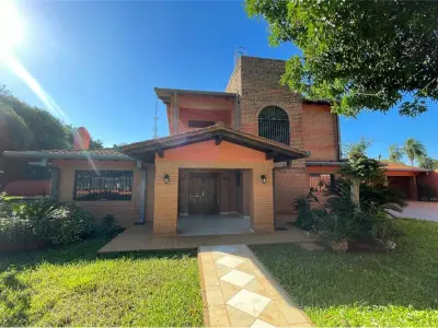 Residencia en venta de dos plantas en Hernandarias