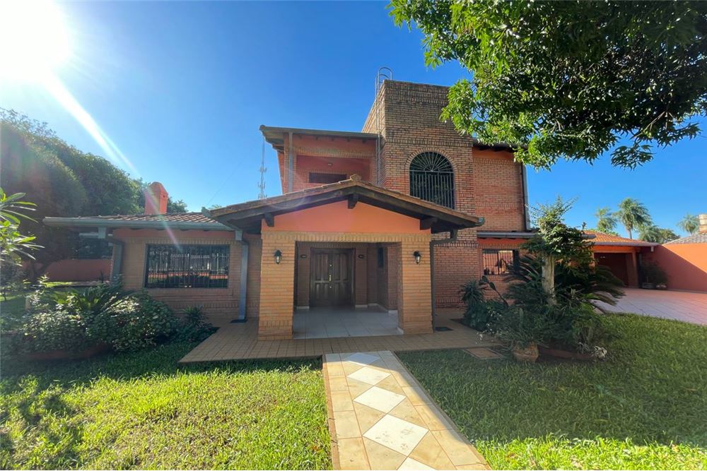 Residência à venda de dois andares em Hernandarias