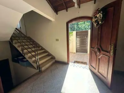 Residencia en venta en barrio Santa Ana, Asunción