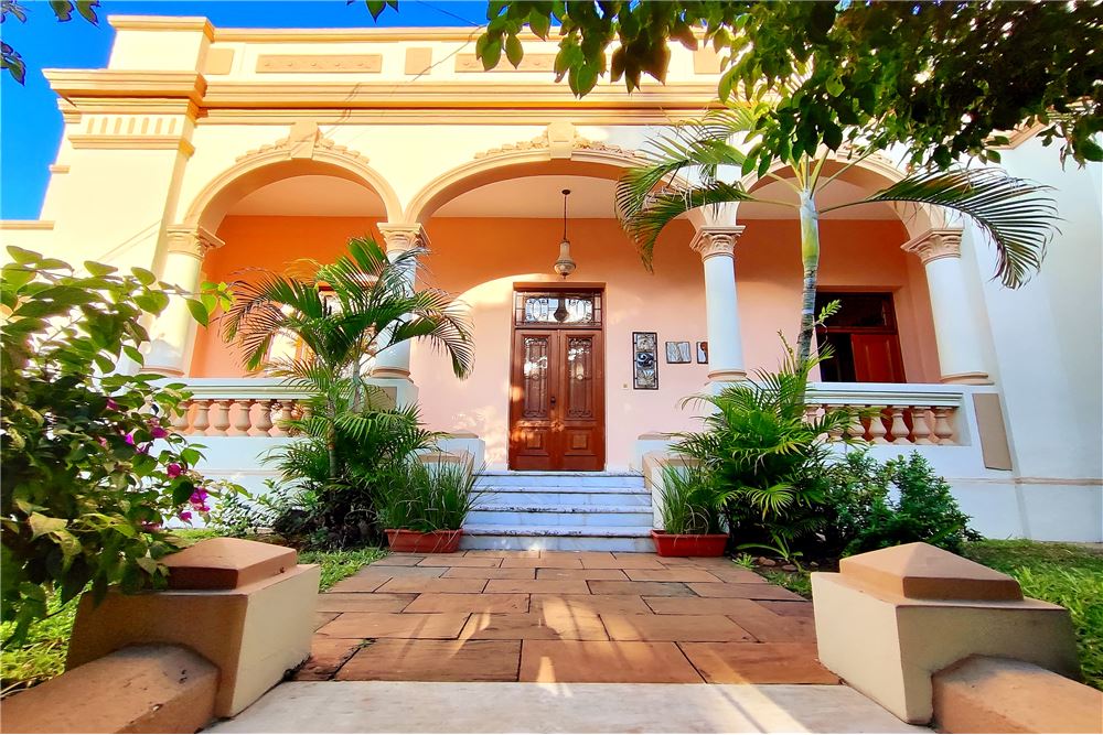 House for sale in La Encarnación, Asunción