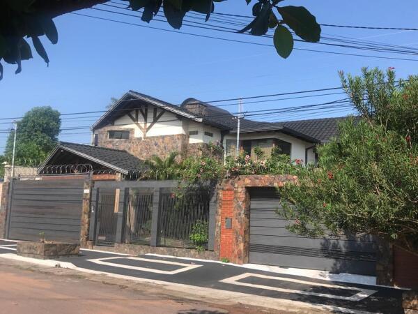 Residência à venda em Lambaré, Bairro Kennedy – 5 dormitórios