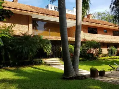 Residência à venda no Mcal. López, Assunção