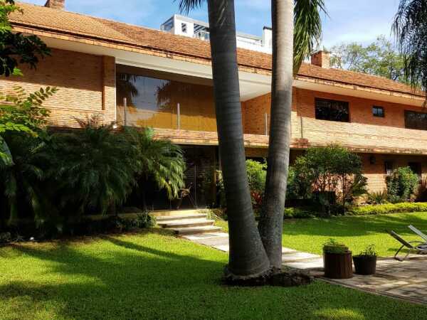 Residencia en venta en Mcal. López, Asunción
