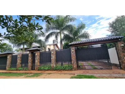 Residência à venda em San Carlos, Ñemby