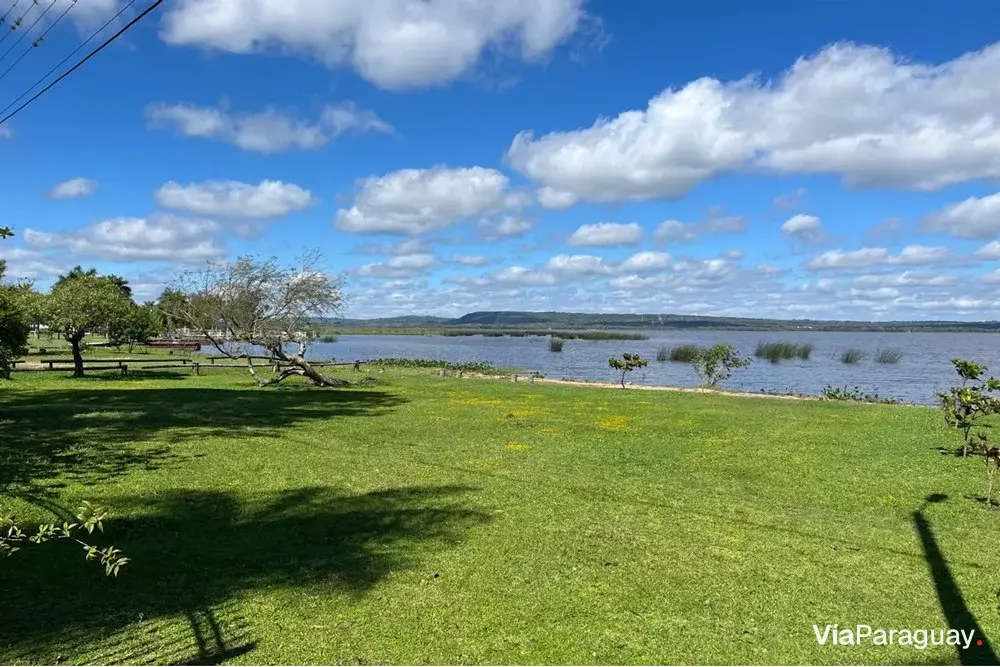 Residência à venda de frente para o Lago Ypacaraí, San Bernardino