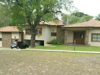 Residencia premium en barrio cerrado del Yacht y Golf Club, Lambaré