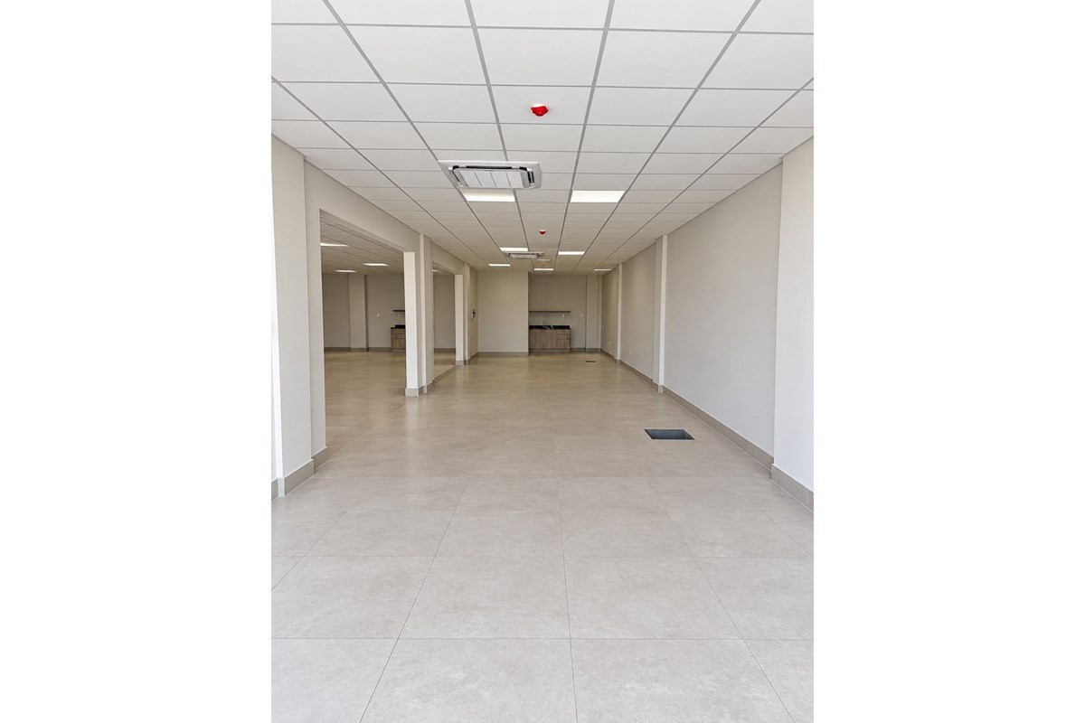 Sala comercial para alugar em edifício corporativo, Pablo Rojas
