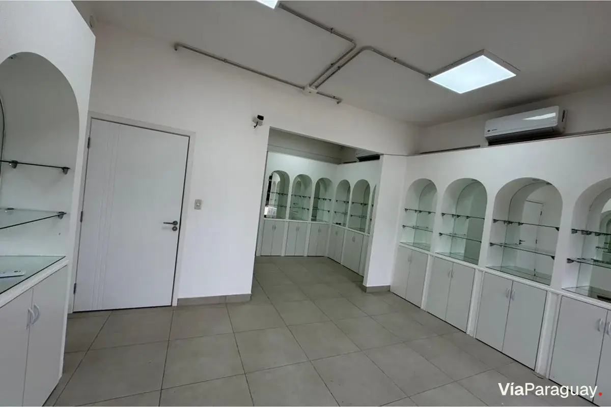 Salão comercial mobiliado para alugar em Loma Plata