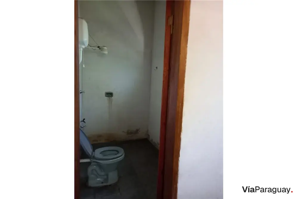 Salão comercial com apartamento à venda em Ypané
