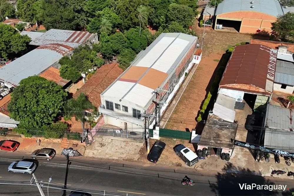 Salão comercial com depósito à venda em San Lorenzo, 600 m²